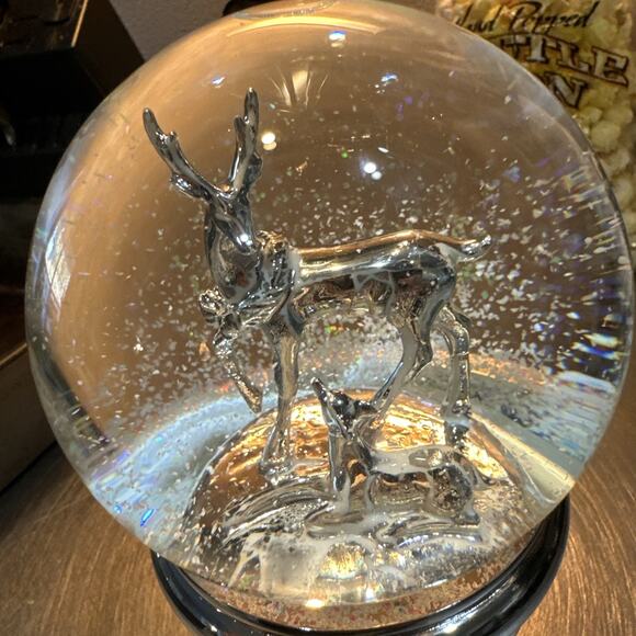 Snowglobe Crystal Ball christmas reindeer With Stand - Picture 4 of 5